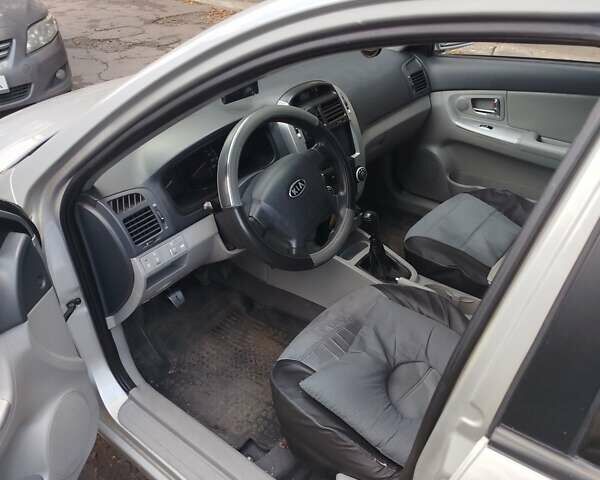 Киа Черато 2007 в Кривом Роге на Automoto.ua Серый Киа Черато, объемом двигателя 1.6 л и пробегом 240 тыс. км за 4300 $, фото 1 на Automoto.ua