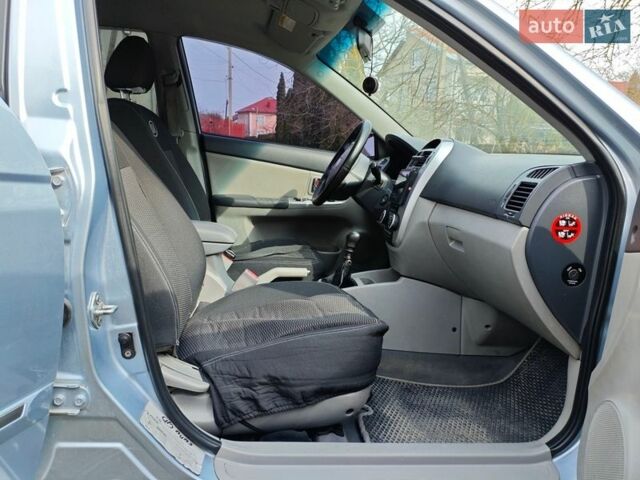 Серый Киа Черато, объемом двигателя 1.6 л и пробегом 143 тыс. км за 5200 $, фото 1 на Automoto.ua