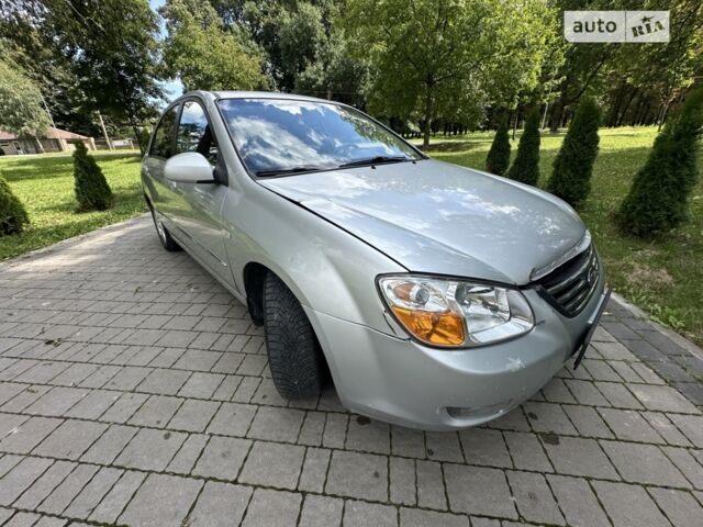 Серый Киа Черато, объемом двигателя 2 л и пробегом 257 тыс. км за 3800 $, фото 1 на Automoto.ua