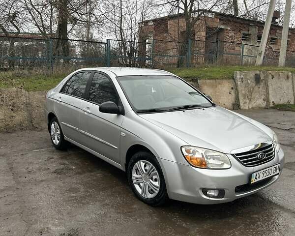 Серый Киа Черато, объемом двигателя 1.6 л и пробегом 152 тыс. км за 4000 $, фото 1 на Automoto.ua