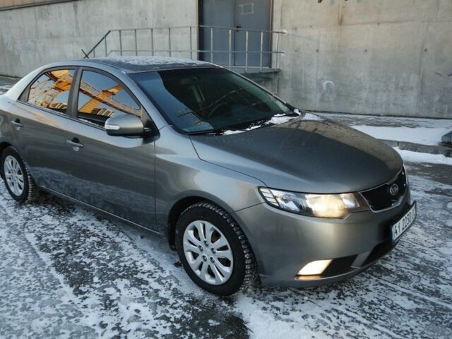 Серый Киа Черато, объемом двигателя 1.6 л и пробегом 420 тыс. км за 6500 $, фото 1 на Automoto.ua
