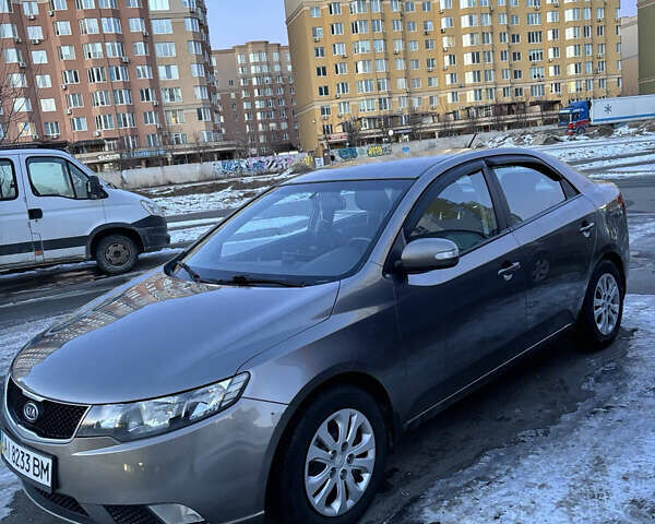 Серый Киа Черато, объемом двигателя 2 л и пробегом 190 тыс. км за 7800 $, фото 1 на Automoto.ua