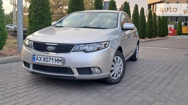 Серый Киа Черато, объемом двигателя 1.59 л и пробегом 130 тыс. км за 5700 $, фото 1 на Automoto.ua