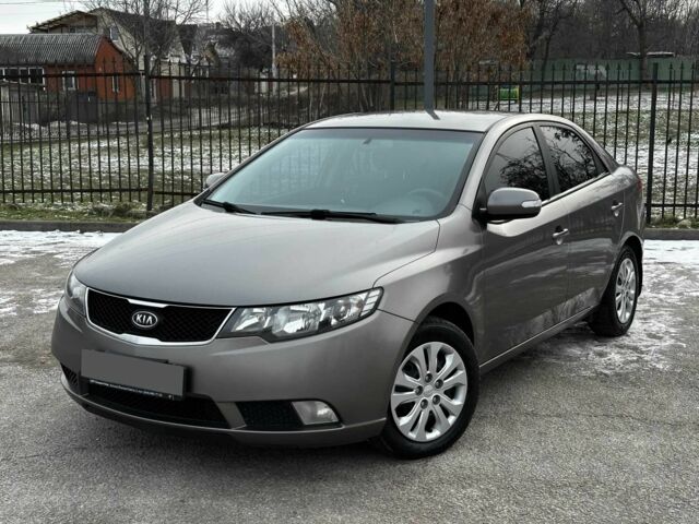 Серый Киа Черато, объемом двигателя 1.6 л и пробегом 167 тыс. км за 7700 $, фото 1 на Automoto.ua