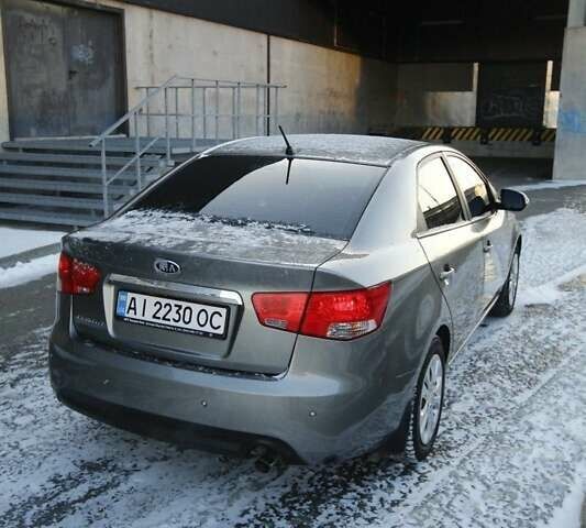 Серый Киа Черато, объемом двигателя 1.6 л и пробегом 420 тыс. км за 6500 $, фото 1 на Automoto.ua