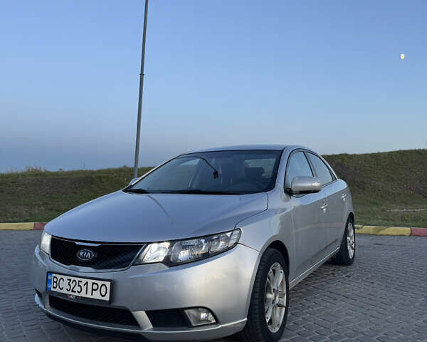 Серый Киа Черато, объемом двигателя 1.59 л и пробегом 247 тыс. км за 5650 $, фото 1 на Automoto.ua