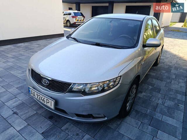 Сірий Кіа Черато, об'ємом двигуна 1.59 л та пробігом 243 тис. км за 4450 $, фото 1 на Automoto.ua