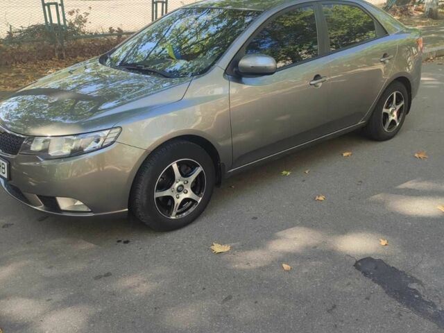 Серый Киа Черато, объемом двигателя 1.6 л и пробегом 218 тыс. км за 6800 $, фото 1 на Automoto.ua