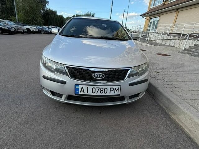 Серый Киа Черато, объемом двигателя 2 л и пробегом 274 тыс. км за 7500 $, фото 1 на Automoto.ua