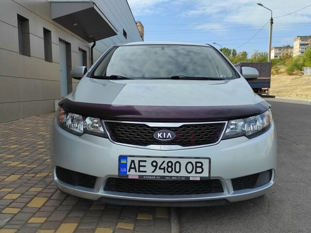 Серый Киа Черато, объемом двигателя 1.6 л и пробегом 88 тыс. км за 9000 $, фото 1 на Automoto.ua