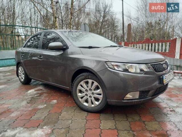 Сірий Кіа Черато, об'ємом двигуна 1.59 л та пробігом 114 тис. км за 7700 $, фото 1 на Automoto.ua