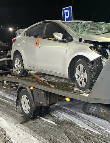 Сірий Кіа Черато, об'ємом двигуна 1.6 л та пробігом 200 тис. км за 1850 $, фото 1 на Automoto.ua