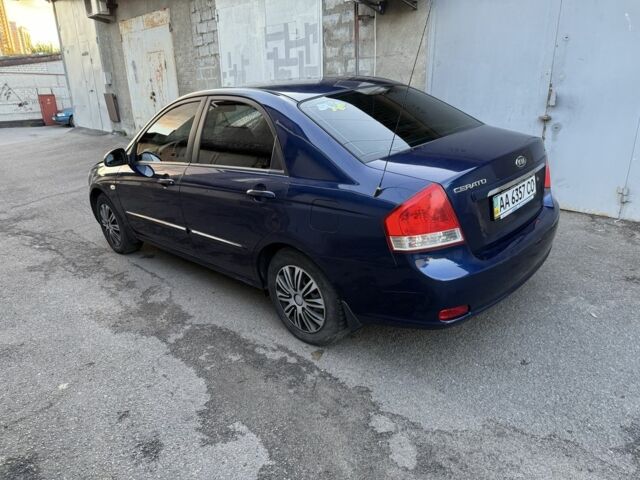 Синий Киа Черато, объемом двигателя 1.6 л и пробегом 183 тыс. км за 3800 $, фото 1 на Automoto.ua