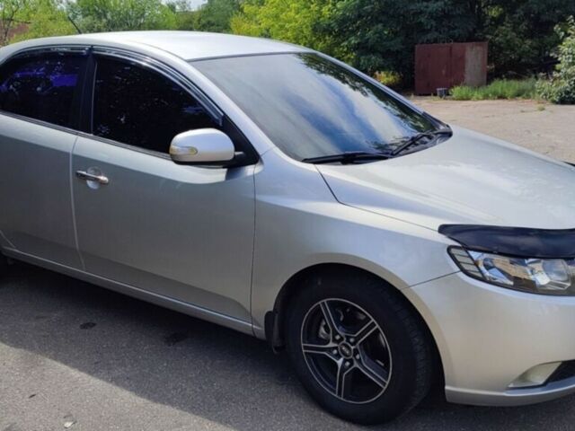 Синий Киа Черато, объемом двигателя 1.6 л и пробегом 237 тыс. км за 7000 $, фото 1 на Automoto.ua