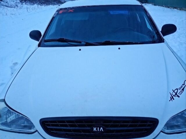 Білий Кіа Кларус, об'ємом двигуна 2 л та пробігом 300 тис. км за 1900 $, фото 1 на Automoto.ua