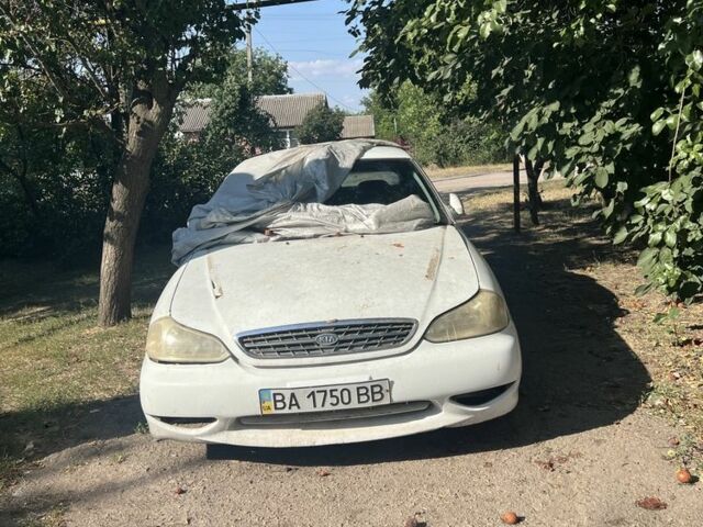 Білий Кіа Кларус, об'ємом двигуна 2 л та пробігом 190 тис. км за 671 $, фото 1 на Automoto.ua