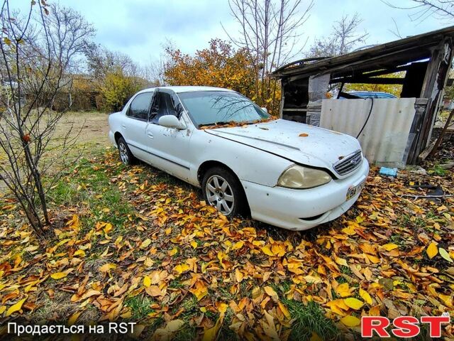 Білий Кіа Кларус, об'ємом двигуна 2 л та пробігом 170 тис. км за 1100 $, фото 1 на Automoto.ua