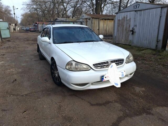 Білий Кіа Кларус, об'ємом двигуна 2 л та пробігом 288 тис. км за 2000 $, фото 1 на Automoto.ua