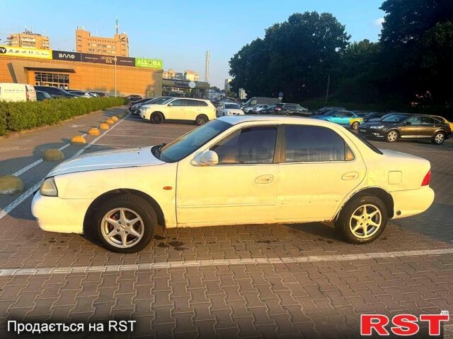 Белый Киа Кларус, объемом двигателя 2 л и пробегом 200 тыс. км за 800 $, фото 1 на Automoto.ua