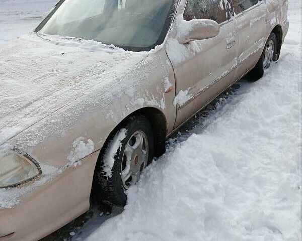 Бежевий Кіа Кларус, об'ємом двигуна 2 л та пробігом 210 тис. км за 1200 $, фото 1 на Automoto.ua