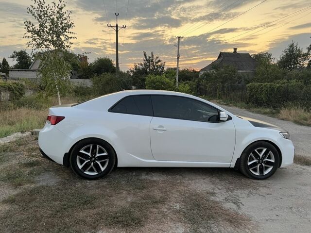 Білий Кіа Інша, об'ємом двигуна 2 л та пробігом 178 тис. км за 7800 $, фото 1 на Automoto.ua