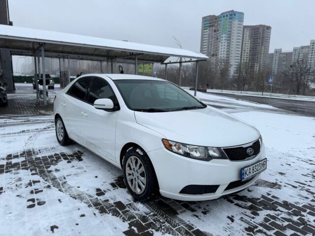 Белый Киа Другая, объемом двигателя 2 л и пробегом 190 тыс. км за 7500 $, фото 1 на Automoto.ua