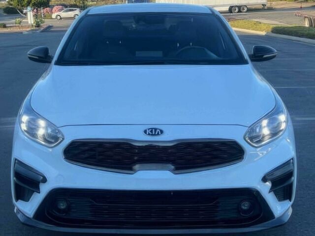 Белый Киа Другая, объемом двигателя 2 л и пробегом 39 тыс. км за 2800 $, фото 1 на Automoto.ua