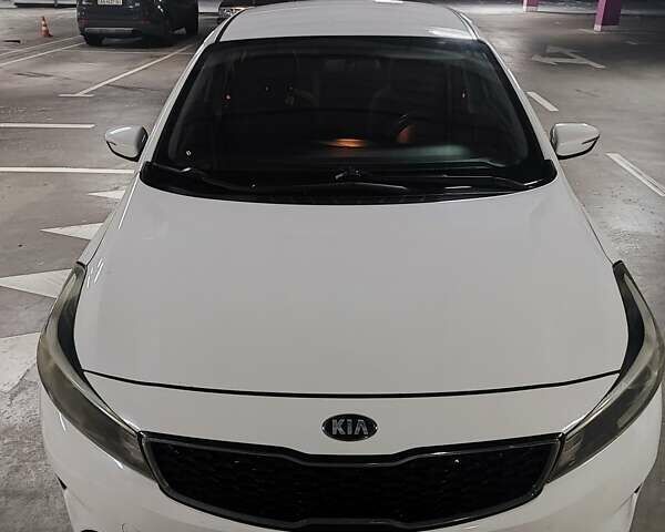 Білий Кіа Форте, об'ємом двигуна 2 л та пробігом 133 тис. км за 9900 $, фото 1 на Automoto.ua