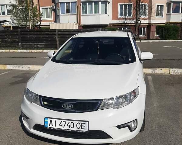 Белый Киа Форте, объемом двигателя 1.59 л и пробегом 230 тыс. км за 8200 $, фото 1 на Automoto.ua