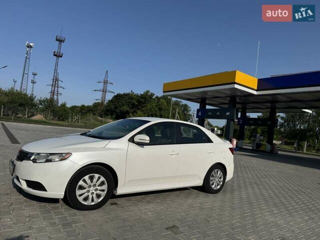 Белый Киа Форте, объемом двигателя 2 л и пробегом 120 тыс. км за 7200 $, фото 1 на Automoto.ua