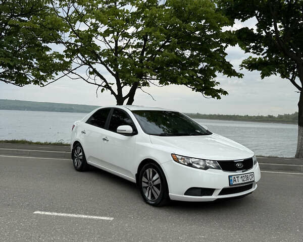 Белый Киа Форте, объемом двигателя 2 л и пробегом 190 тыс. км за 7700 $, фото 1 на Automoto.ua
