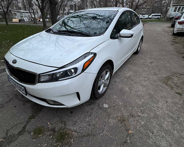 Білий Кіа Форте, об'ємом двигуна 2 л та пробігом 120 тис. км за 7400 $, фото 1 на Automoto.ua