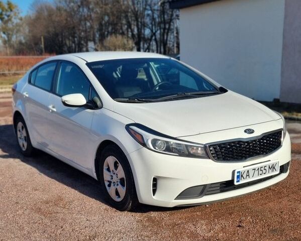 Белый Киа Форте, объемом двигателя 2 л и пробегом 156 тыс. км за 11000 $, фото 1 на Automoto.ua