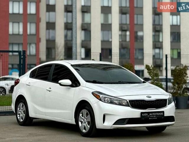 Белый Киа Форте, объемом двигателя 2 л и пробегом 246 тыс. км за 8000 $, фото 1 на Automoto.ua