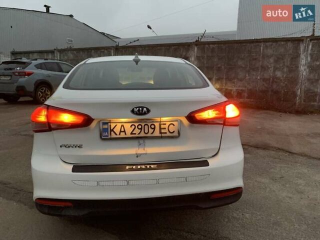 Белый Киа Форте, объемом двигателя 2 л и пробегом 119 тыс. км за 6277 $, фото 1 на Automoto.ua