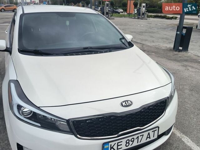 Белый Киа Форте, объемом двигателя 2 л и пробегом 128 тыс. км за 9500 $, фото 1 на Automoto.ua