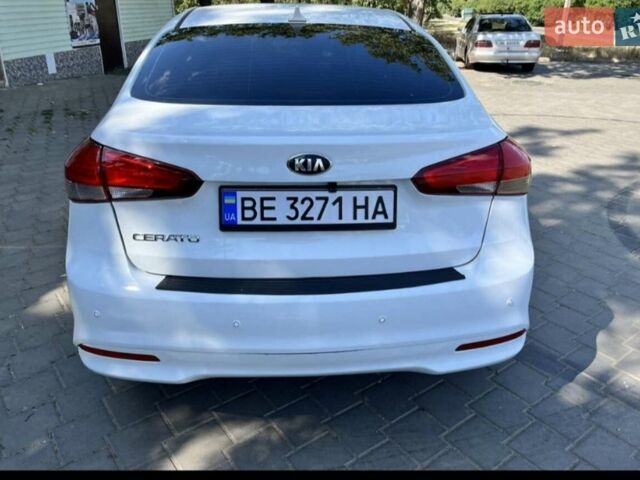 Белый Киа Форте, объемом двигателя 2 л и пробегом 240 тыс. км за 8500 $, фото 1 на Automoto.ua