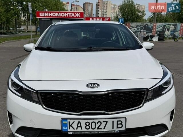 Белый Киа Форте, объемом двигателя 2 л и пробегом 130 тыс. км за 8500 $, фото 1 на Automoto.ua