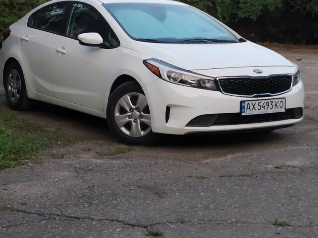 Белый Киа Форте, объемом двигателя 2 л и пробегом 190 тыс. км за 8000 $, фото 1 на Automoto.ua