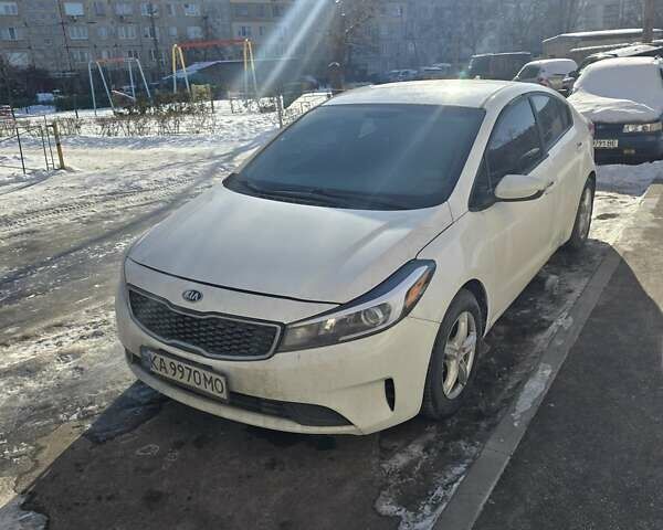 Белый Киа Форте, объемом двигателя 2 л и пробегом 115 тыс. км за 10000 $, фото 1 на Automoto.ua