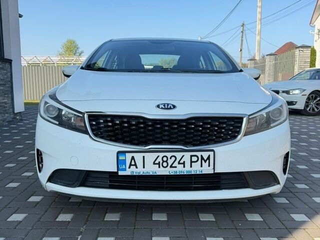 Белый Киа Форте, объемом двигателя 2 л и пробегом 157 тыс. км за 8700 $, фото 1 на Automoto.ua