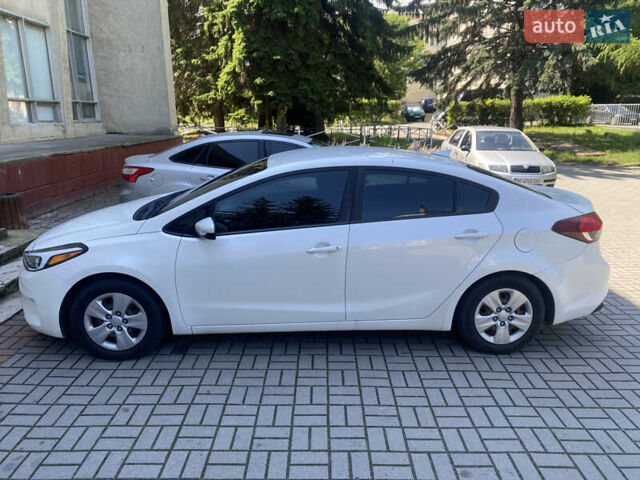 Белый Киа Форте, объемом двигателя 2 л и пробегом 155 тыс. км за 12200 $, фото 1 на Automoto.ua