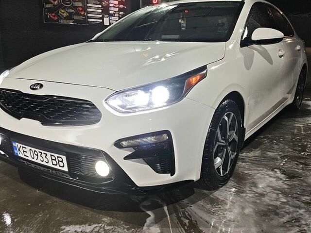 Белый Киа Форте, объемом двигателя 2 л и пробегом 107 тыс. км за 12300 $, фото 1 на Automoto.ua