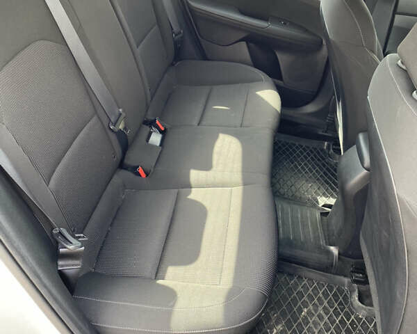 Белый Киа Форте, объемом двигателя 2 л и пробегом 60 тыс. км за 15000 $, фото 1 на Automoto.ua