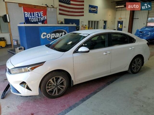 Киа Форте 2023 в Днепре (Днепропетровске) на Automoto.ua Белый Киа Форте, объемом двигателя 2 л и пробегом 46 тыс. км за 4900 $, фото 1 на Automoto.ua