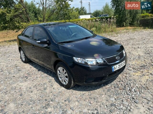 Чорний Кіа Форте, об'ємом двигуна 2 л та пробігом 325 тис. км за 5300 $, фото 1 на Automoto.ua