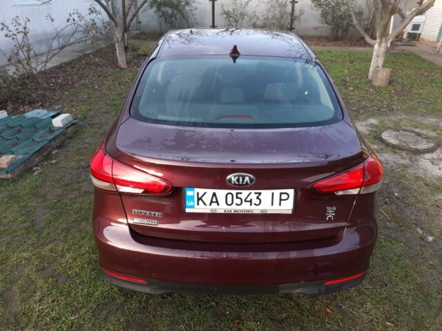Червоний Кіа Форте, об'ємом двигуна 2 л та пробігом 135 тис. км за 9800 $, фото 1 на Automoto.ua
