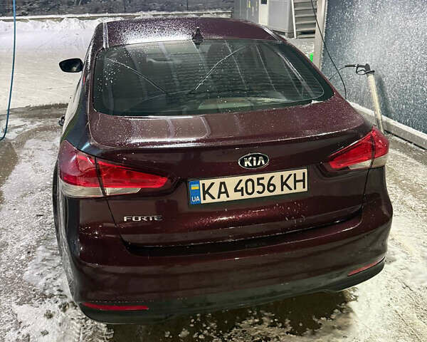 Червоний Кіа Форте, об'ємом двигуна 2 л та пробігом 107 тис. км за 9500 $, фото 1 на Automoto.ua