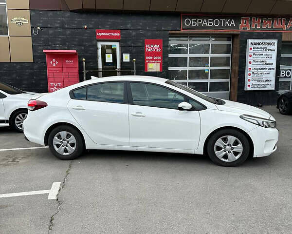 Киа Форте, объемом двигателя 2 л и пробегом 95 тыс. км за 10000 $, фото 1 на Automoto.ua