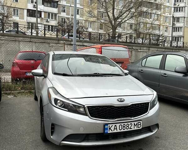 Серый Киа Форте, объемом двигателя 2 л и пробегом 200 тыс. км за 118 $, фото 1 на Automoto.ua